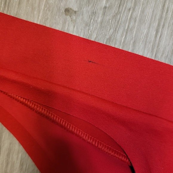 NWT!! Incredible by VS Thong! - Picture 4 of 5